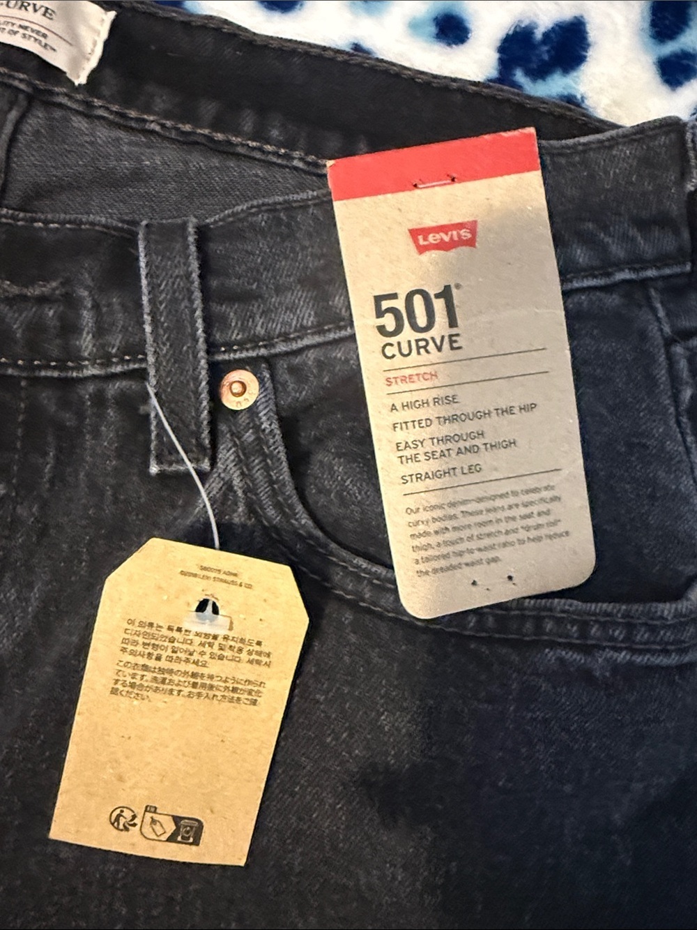 Levi's Women's Straight Leg Jeans in Washed Black - Picture 2 of 5